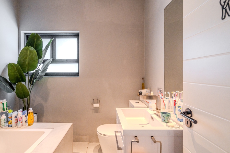 4 Bedroom Property for Sale in Fresnaye Western Cape